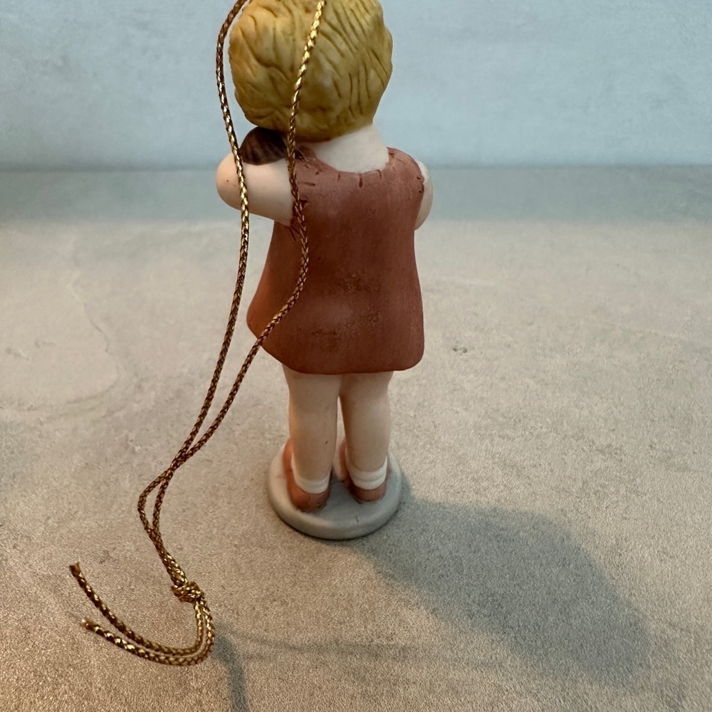 Ornament, LOVE IS BLIND” Bessie Pease Gutmann Figurine 1985 - Picture 3 of 4